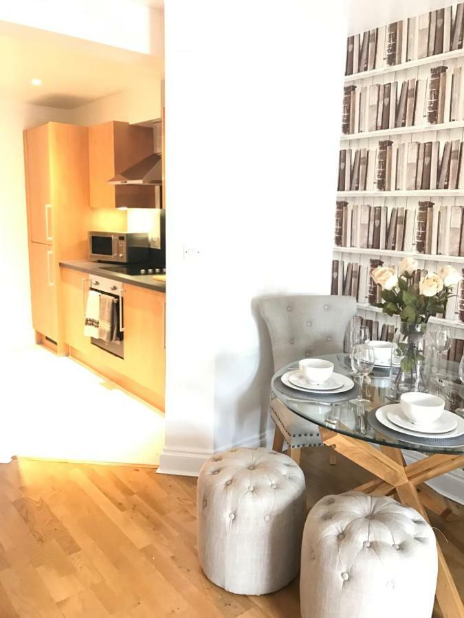 Luxury 2 Bed Apartment Witney Εξωτερικό φωτογραφία